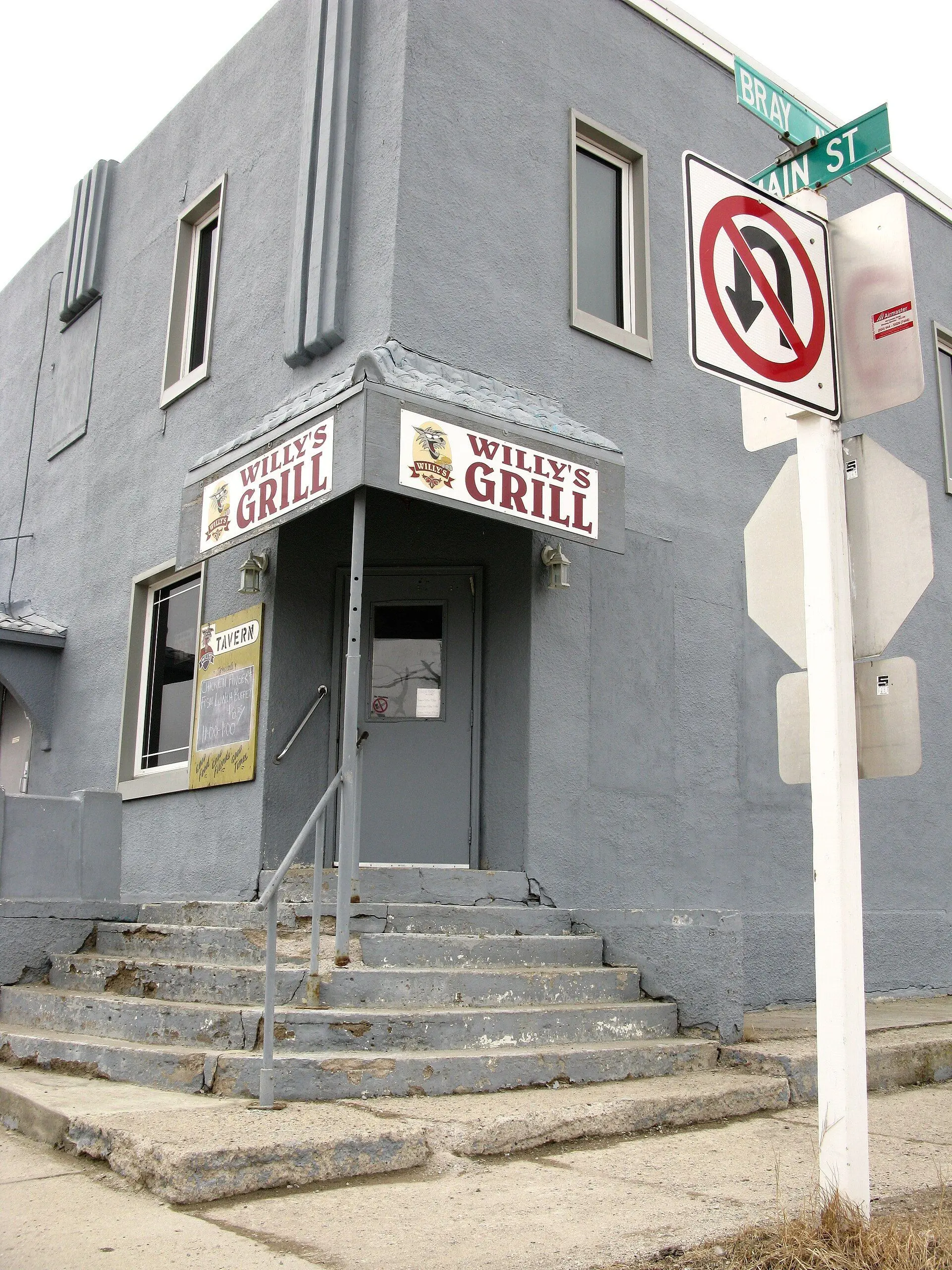 Willy's Grill tavern at Main Street and Bray Street